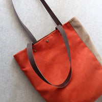 Tote naranja y camel