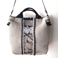 Bolso Shopper gris piedra con bordado hindú negro