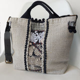 Bolso Shopper gris piedra con bordado hindú negro