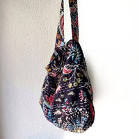 Bolso hobo bordado  kantha- negro