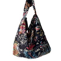 Bolso hobo bordado  kantha- negro