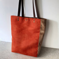 Tote naranja y camel